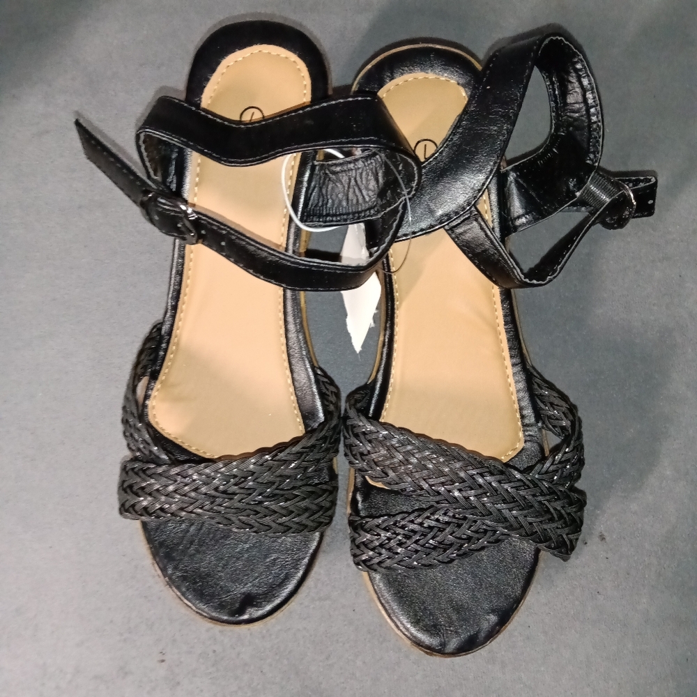 New Black & Tan Wedge Sandals